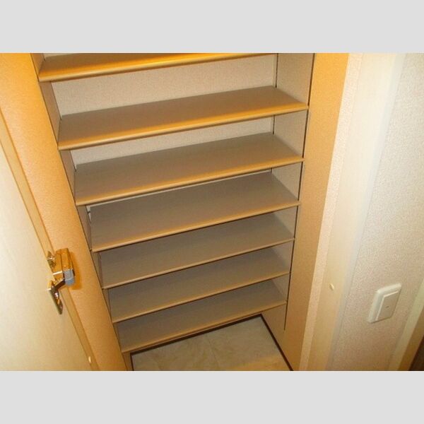 ヌーボイナリ金沢202号室 シューズクローク