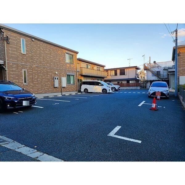 エルム湘南太平台A棟 駐車場