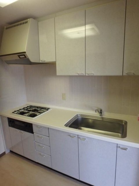 目黒青葉台グランドハイツ システムキッチン(3口ガスコンロ・グリル付)