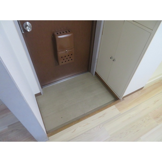 メゾン丸十 玄関