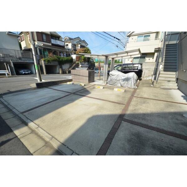 コンフォートハイム戸塚 駐車場