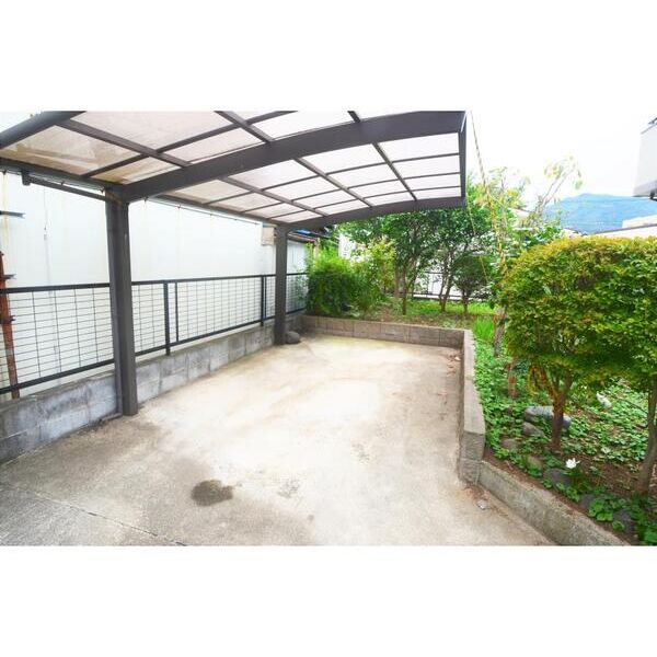 伊勢原市神戸貸家1号室 駐車場