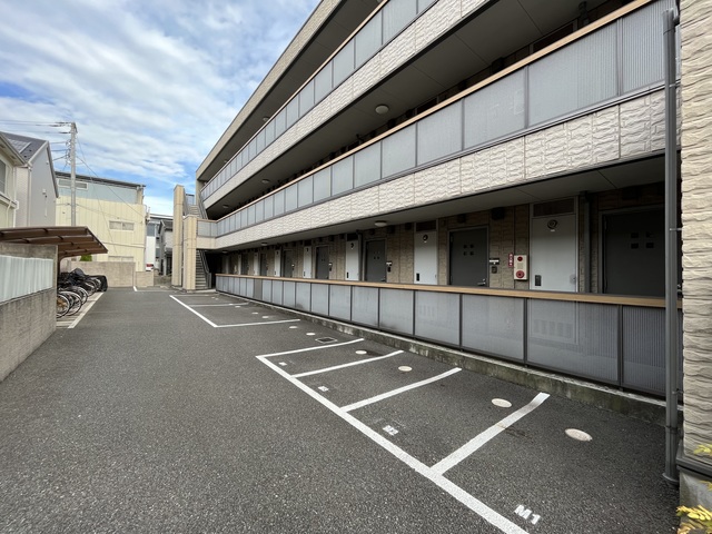 コゥジィーコート綱島0202号室 駐車場