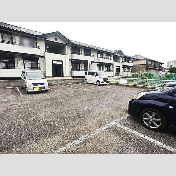 ルピナス幕張 駐車場