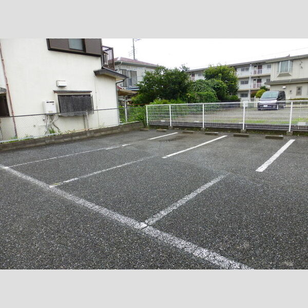 ハウス富士 駐車場