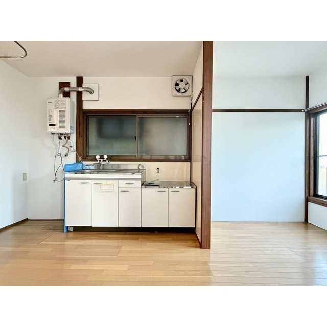 寒川アパート2F-1号室 リビング