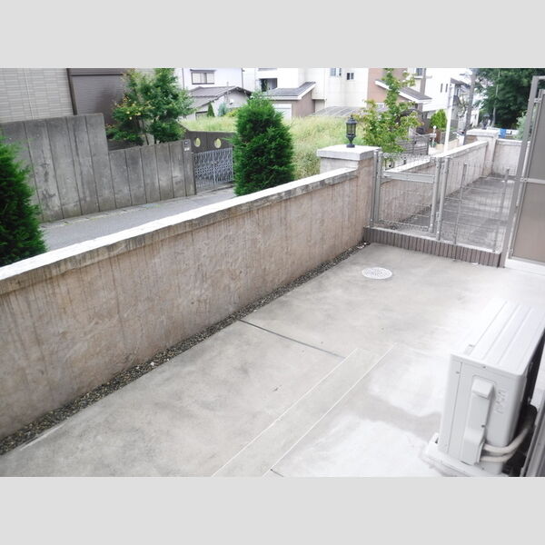 PARK　HILLS　MIYAKO　A103号室 専用庭