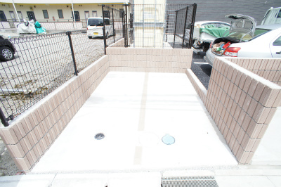 リブリ・グランドゥール バイク置き場