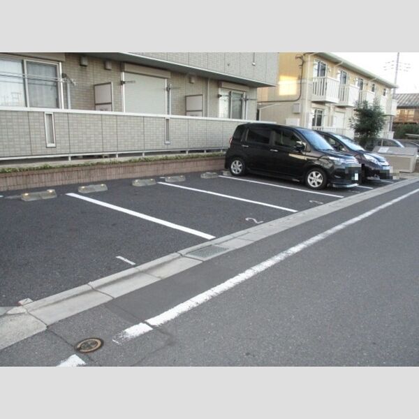 オッツ新鎌ヶ谷101号室 駐車場