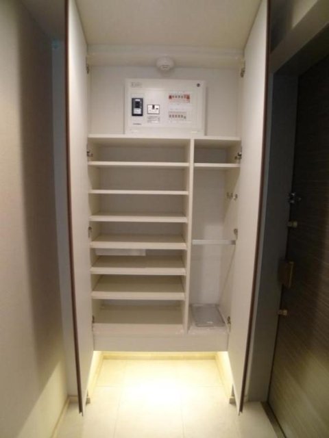 クロスエアタワー11階 靴入