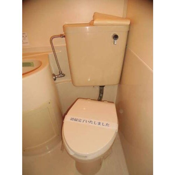 カーサ・グランデB棟0102号室 トイレ