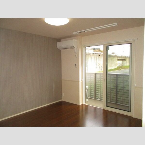 ヌーボイナリ金沢 洋室