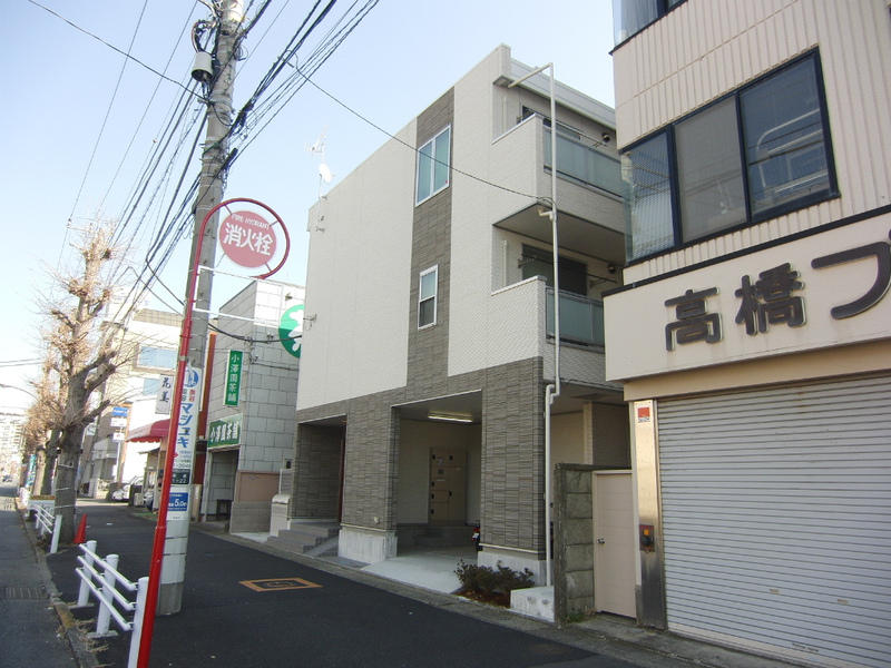 リブリ・アクシオン3階 外観