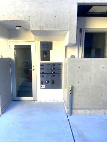 リバーサイド エントランス