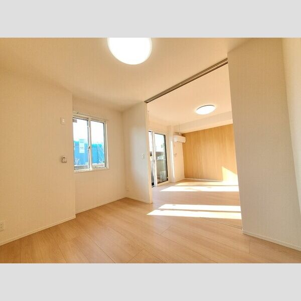 ファミーユ103号室 洋室