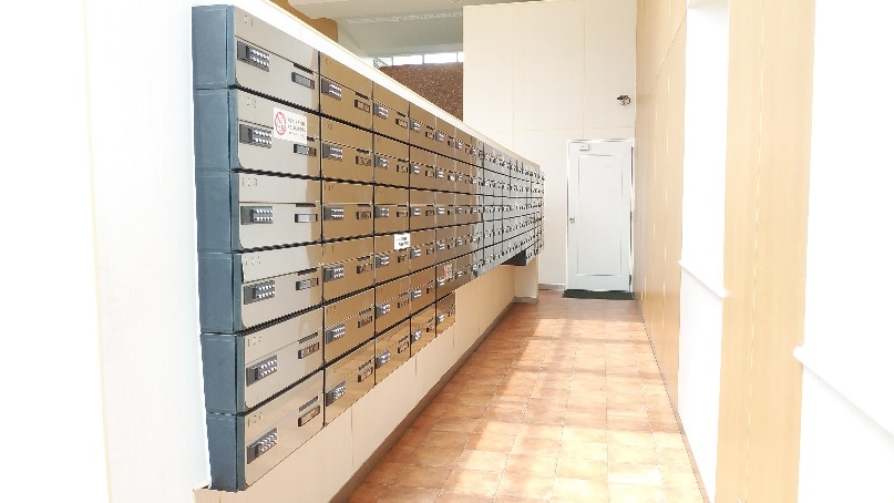 プライムアーバン武蔵小金井213号室 １階集合ポスト