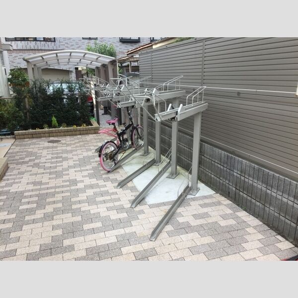 ルミナーレ町田303号室 駐輪場