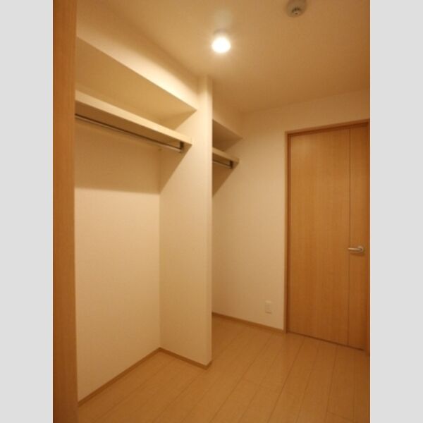 クレイドル301号室 ウォークスルークローゼット