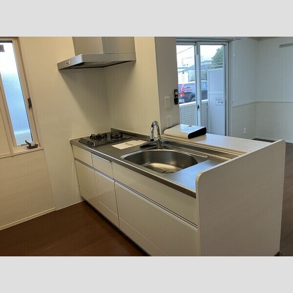 グラン・レーヴ102号室 システムキッチン(タッチレス水栓)