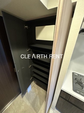 コンシェリア東京 ＜ＨＩＧＡＳＨＩＪＵＪＯ ＲＥＳＩＤＥＮＣＥ10階 トール型下足入れを設置