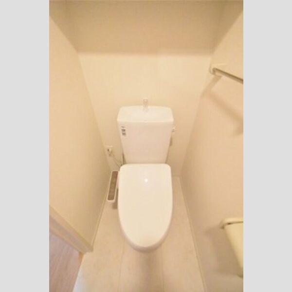 アジュール ■温水洗浄暖房便座付トイレです■