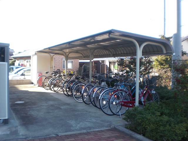 レオパレス馬場210号室 屋根付き駐輪場