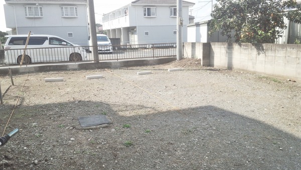 コーポ川間 駐車場