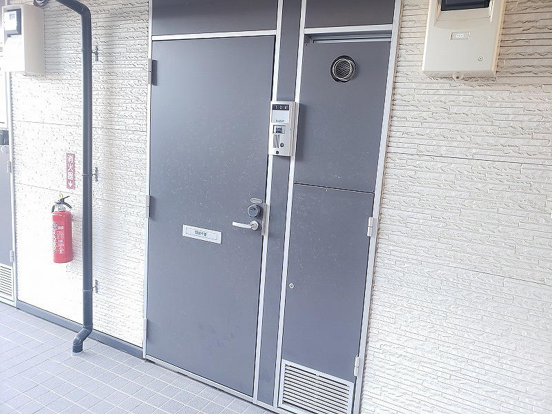 レオパレスヴィルヌーブ104号室 玄関