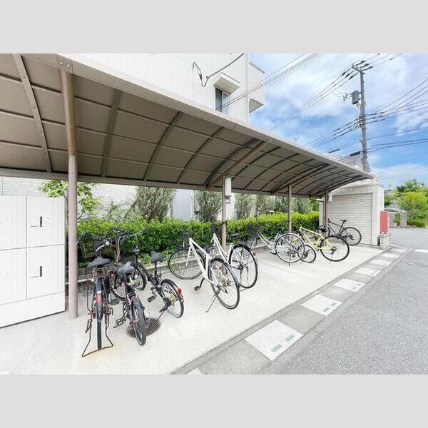 リヴィエール302号室 駐輪場