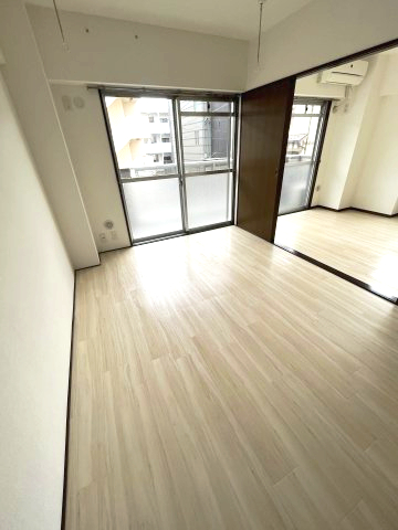 アーク・アン・シェル 内観