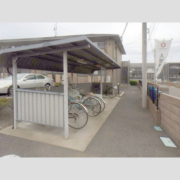 ローズパレス203号室 駐輪場