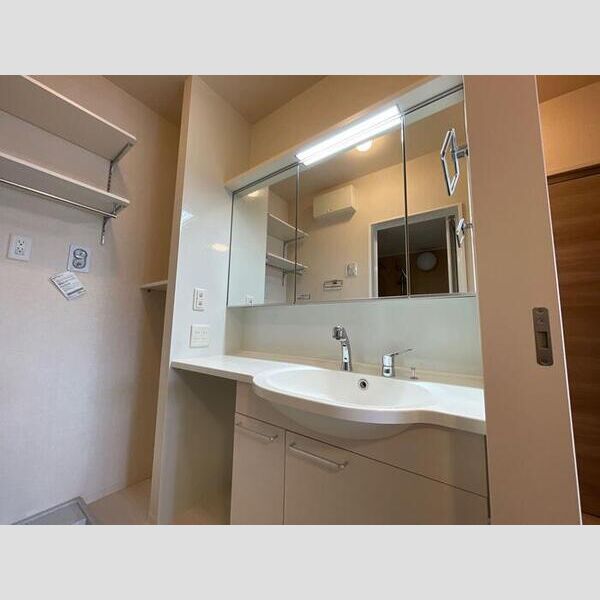 ジュネス前原103号室 洗面所