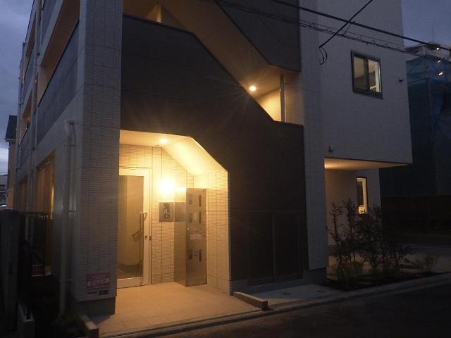 アーバンクレスト 外観写真（夜）