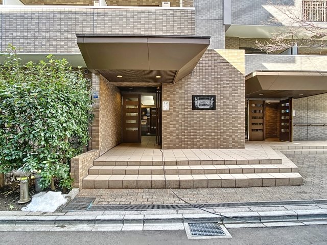 メゾンエクレーレ新宿西戸山 エントランス