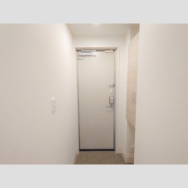 パーシモン グレイス102号室 玄関