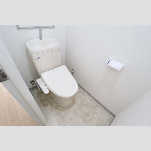 エスポワール八千代103号室 温水洗浄便座