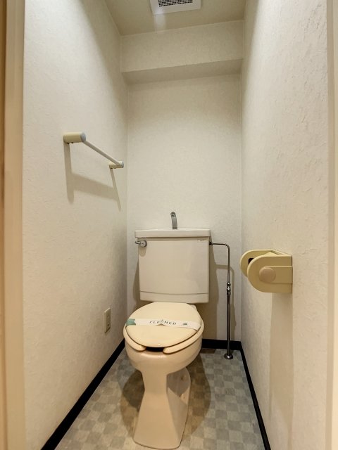 メゾンカルム横浜4階 トイレ