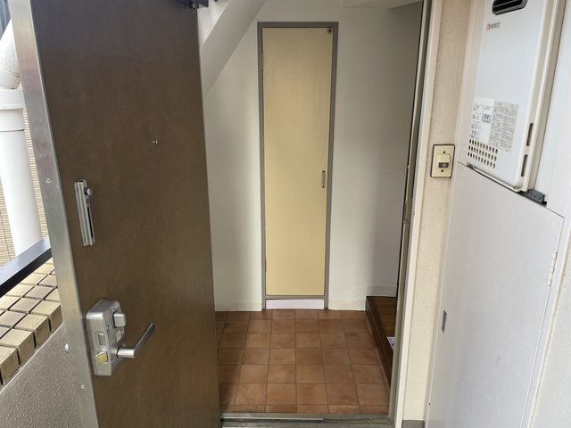 ホームズ駒沢3E号室 玄関
