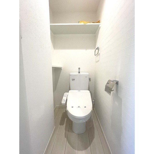 パークアレイ笹塚203号室 温水洗浄便座・あると嬉しい棚付きです！