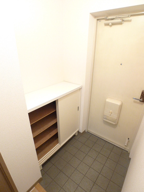 フローラ市川 下駄箱