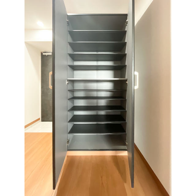 アーバハイツ六町環七北通り0506号室 靴箱