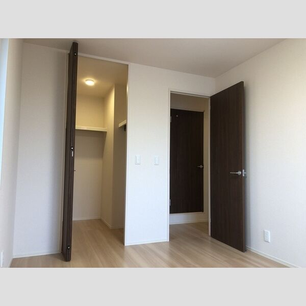 グランドアヴェニュー302号室 北側洋室6.1帖