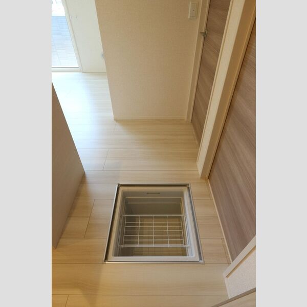 メゾン・エール103号室 床下収納