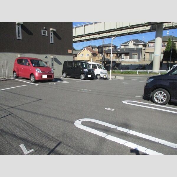 アーバンペアⅤ 駐車場