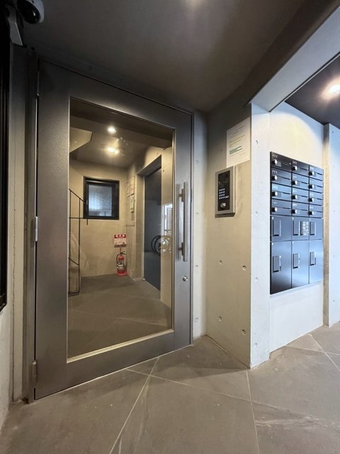 Ｌｉｖｅ　Ｆｌａｔ蔵前4階 エントランス