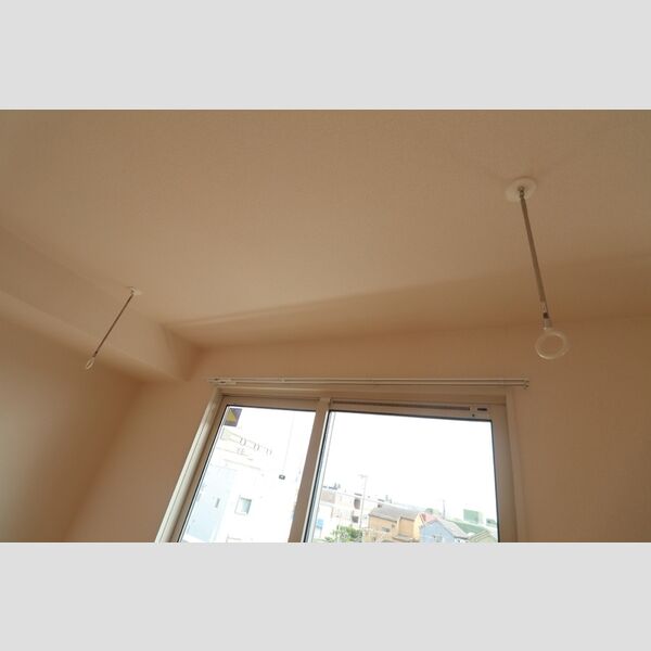 ロイヤルヒル三郷306号室 室内物干し