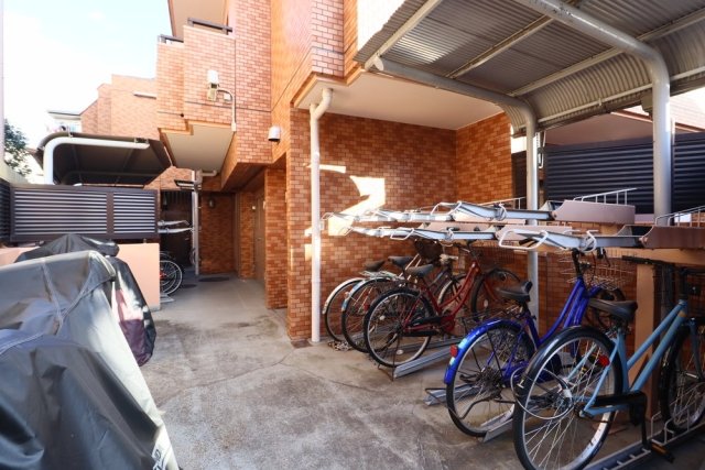 ライオンズマンション哲学堂4階 駐輪場