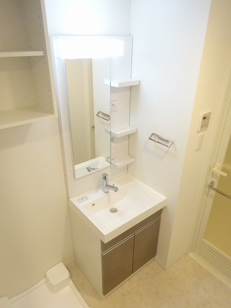 ＧＥＮＯＶＩＡ西川口105号室 洗面