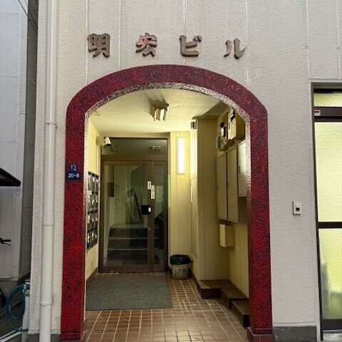 明宏ビル エントランス