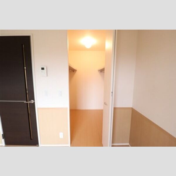 ベルフォーレ206号室 ウォークインクローゼット